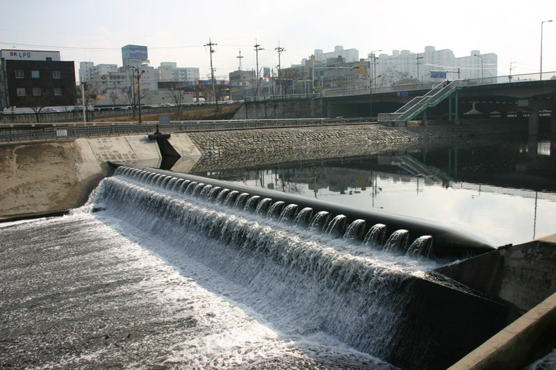 书脊式橡胶坝