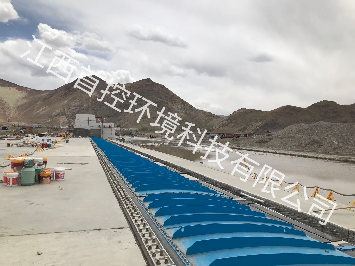 气盾坝的“金刚不坏之身”：充气钢盾结构为何更抗穿刺？
